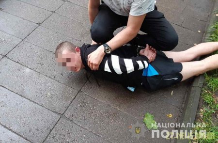 У Житомирі правоохоронці затримали квартирного злодія, який за день обікрав 2 оселі