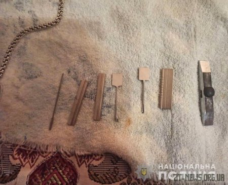 У Житомирі правоохоронці затримали квартирного злодія, який за день обікрав 2 оселі