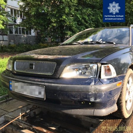 У Житомирі патрульні розшукали п'яного водія, який зник з місця ДТП