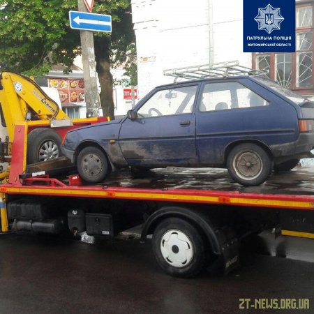 У Житомирі патрульні розшукали п'яного водія, який зник з місця ДТП