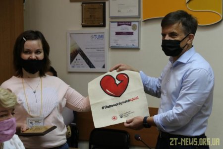 Житомирян, які добровільно та безоплатно здають кров відзначили у міській раді