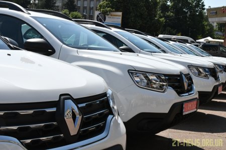 17 службових автомобілів отримали медики сільських амбулаторій