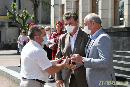 17 службових автомобілів отримали медики сільських амбулаторій