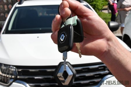 17 службових автомобілів отримали медики сільських амбулаторій