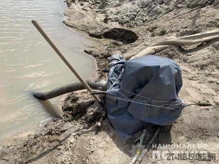У Коростенському районі місцеві жителі "здали" поліції бурштинокопачів
