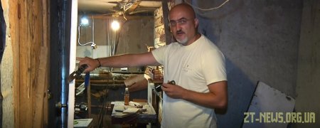 У житомирянина, який виготовляє іграшки з дерева, невідомі викрали робочі інструменти