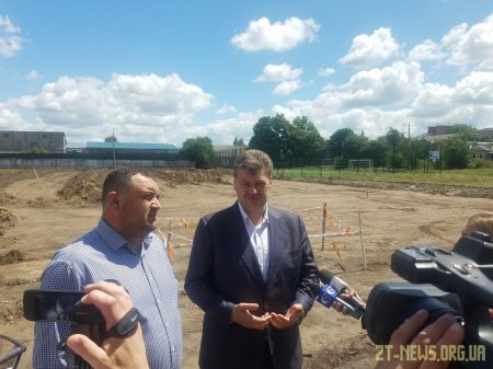 Віталій Бунечко оглянув реконструкцію стадіону у Чуднові та разом із силовиками зустрівся з громадами 3 районів