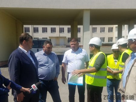 Віталій Бунечко оглянув реконструкцію стадіону у Чуднові та разом із силовиками зустрівся з громадами 3 районів