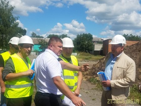 Віталій Бунечко оглянув реконструкцію стадіону у Чуднові та разом із силовиками зустрівся з громадами 3 районів