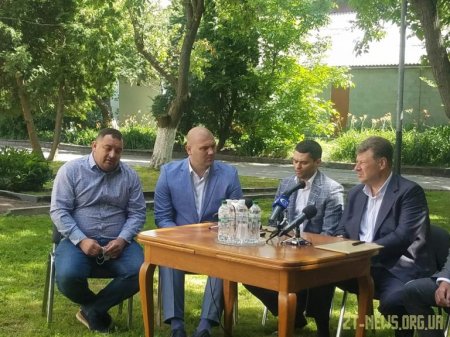 Віталій Бунечко оглянув реконструкцію стадіону у Чуднові та разом із силовиками зустрівся з громадами 3 районів