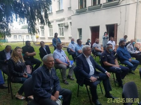 Віталій Бунечко оглянув реконструкцію стадіону у Чуднові та разом із силовиками зустрівся з громадами 3 районів