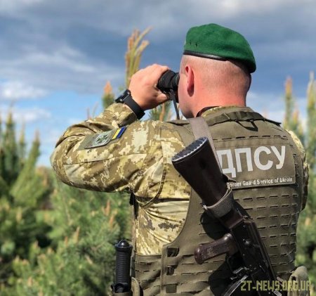 Житомирські прикордонники затримують громадян, які ходять по гриби та ягоди за кордон