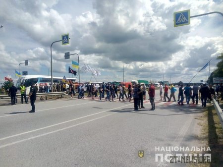 Поблизу Житомира люди перекривали трасу Київ - Чоп