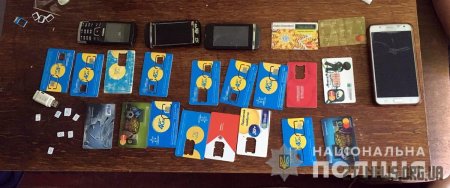 Кіберполіцейські Житомирщини викрили кількох інтернет-шахраїв