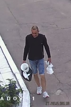 У Житомирі знайшли чоловіка, який вкрав статуї янголів та вазу на військовому кладовищі