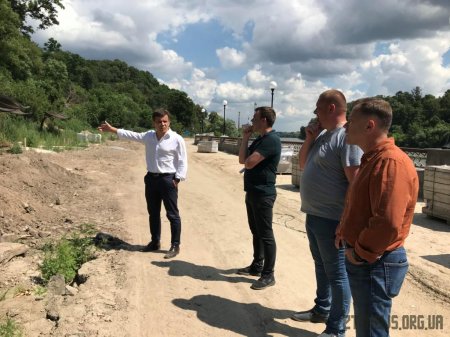 Сергій Сухомлин проінспектував хід виконання робіт на набережній річки Тетерів