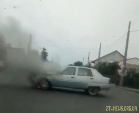 У Житомирі під час руху зайнявся автомобіль
