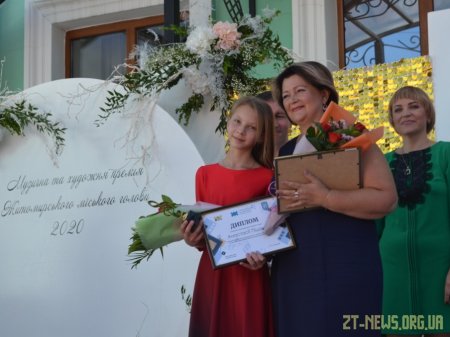 У Житомирі відзначили талановитих учнів мистецьких шкіл