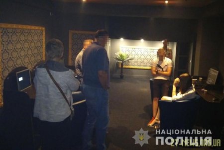 У Житомирі поліцейські припинили роботу двох нічних підпільних ігрових залів