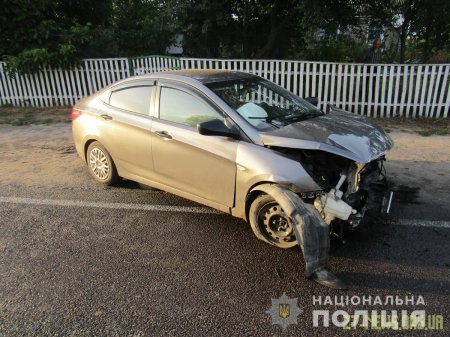 У Чуднові водій не впорався з керуванням та зіткнувся з парканом