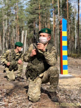 Прикордонники Житомирського загону завадили ягідникам порушити кордон