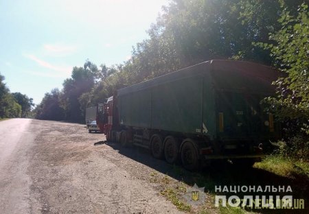Поблизу Житомира поліція затримала дві фури з львівським сміттям