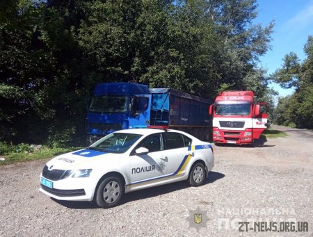 Поблизу Житомира поліція затримала дві фури з львівським сміттям
