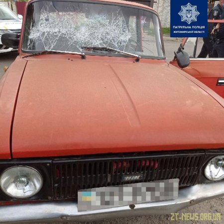 У Житомирі п’яний чоловік з сокирою кидався на людей