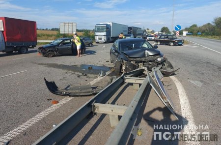 На трасі Київ-Чоп в ДТП постраждала жінка та двоє дітей