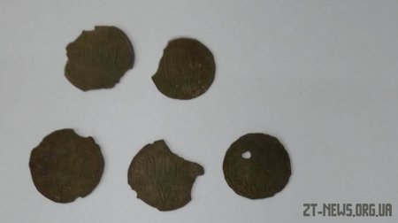 На Житомирщині знайшли 32 старовинні срібні монети