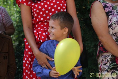 Сергій Сухомлин вручив портфелі дітлахам з особливими освітніми потребами