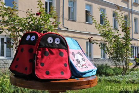 Сергій Сухомлин вручив портфелі дітлахам з особливими освітніми потребами