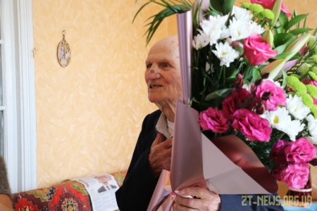 Сергій Сухомлин привітав довгожителя Івана Кругляка зі 100-річчям