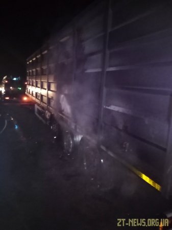 Поблизу Житомира загорілася вантажівка з зерном