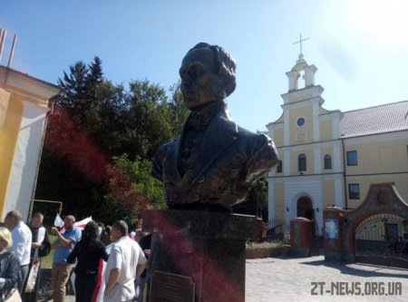 У Чуднові відкрили пам’ятник письменнику та громадському діячу Яну Барщевському