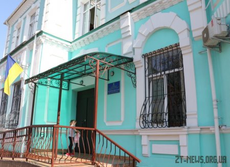 У Музичній школі Святослава Ріхтера представили унікальні картини