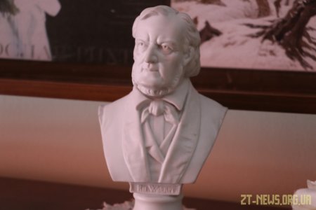 У Музичній школі Святослава Ріхтера представили унікальні картини
