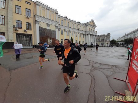 Спортивні вихідні у Житомирі - ярмарок спорту, фітнес день та Космічний Нова Пошта Напівмарафон
