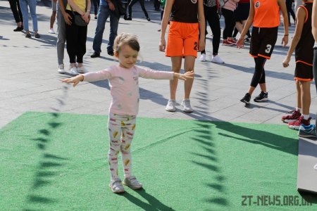 Спортивні вихідні у Житомирі - ярмарок спорту, фітнес день та Космічний Нова Пошта Напівмарафон