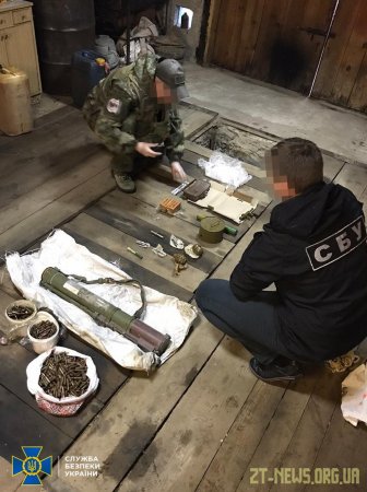 СБУ затримала у Житомирській області організатора угруповання, яке постачало зброю кримінальникам