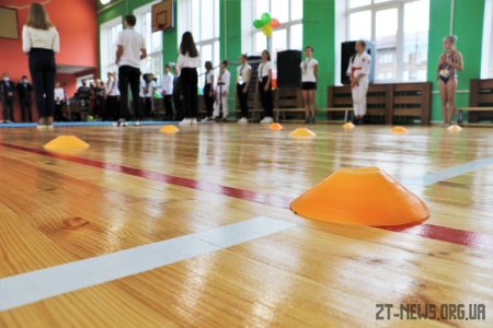 Футбольний майданчик зі штучним покриттям відкрили у житомирській школі №20