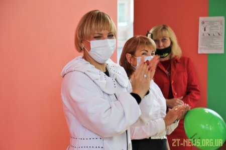 Футбольний майданчик зі штучним покриттям відкрили у житомирській школі №20