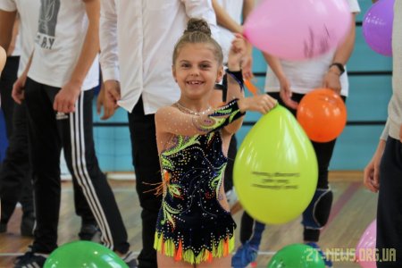 Футбольний майданчик зі штучним покриттям відкрили у житомирській школі №20