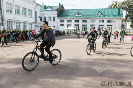 Велошкола для учнів Житомира зібрала понад 100 учасників