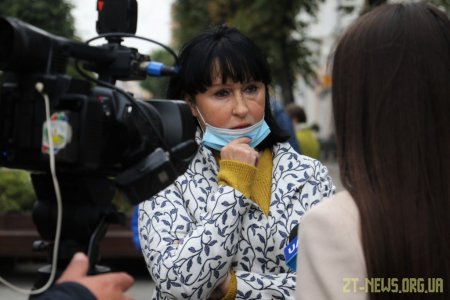 Біля стін міської ради показали світлини матерів, які втратили своїх синів на війні