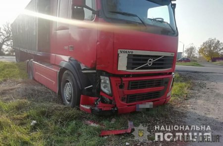 Поблизу Житомира вантажівка зіткнулася з легковиком: 1 людина потрапила до лікарні