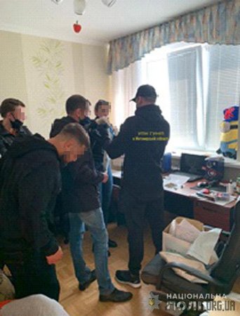 На Житомирщині поліцейські викрили півсотні фактів продажу наркотиків через віртуальну мережу
