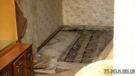 У житомирській триповерхівці тріскаються стіни і просідає підлога
