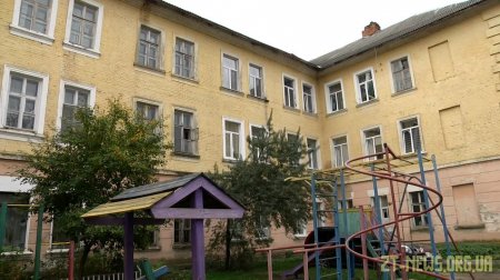 У житомирській триповерхівці тріскаються стіни і просідає підлога