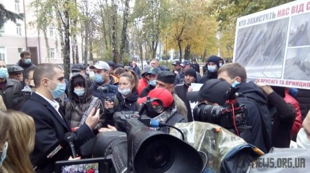 В Житомирі під стінами Нацполіції області протестували проти протиправних дій працівників поліції